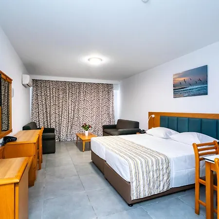 호텔 Helios Bay And 3*