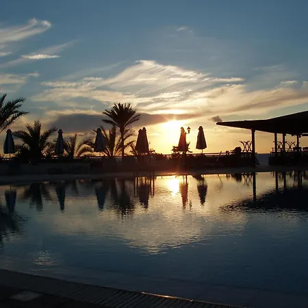호텔 Helios Bay And 3*