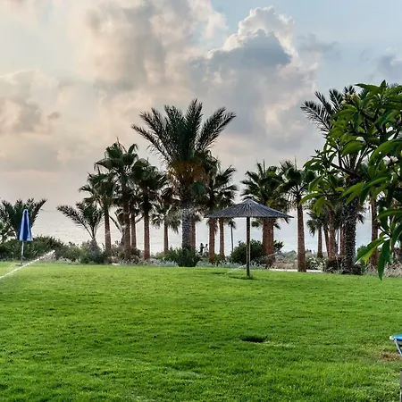 Helios Bay And מלון Klorakas