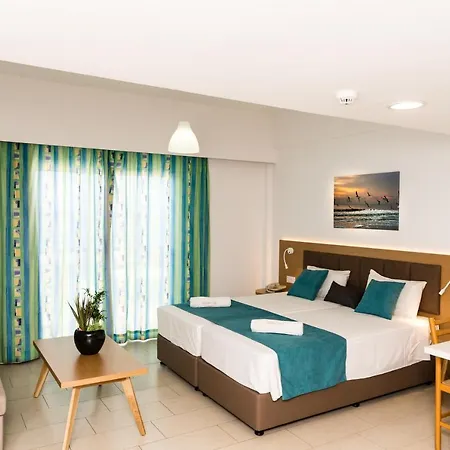 Helios Bay And Hotell Klorakas
