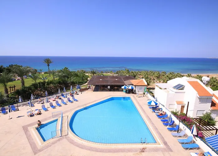 Helios Bay And Χλώρακα