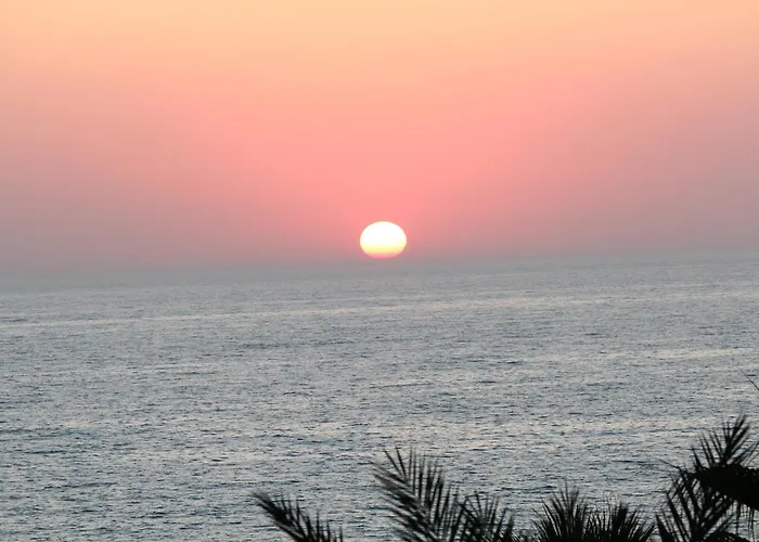 Helios Bay And Χλώρακα