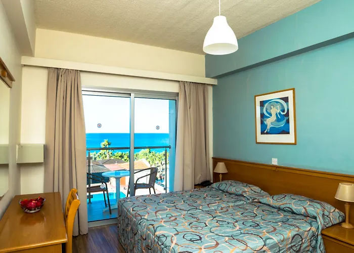 Helios Bay And Ξενοδοχείο 3*