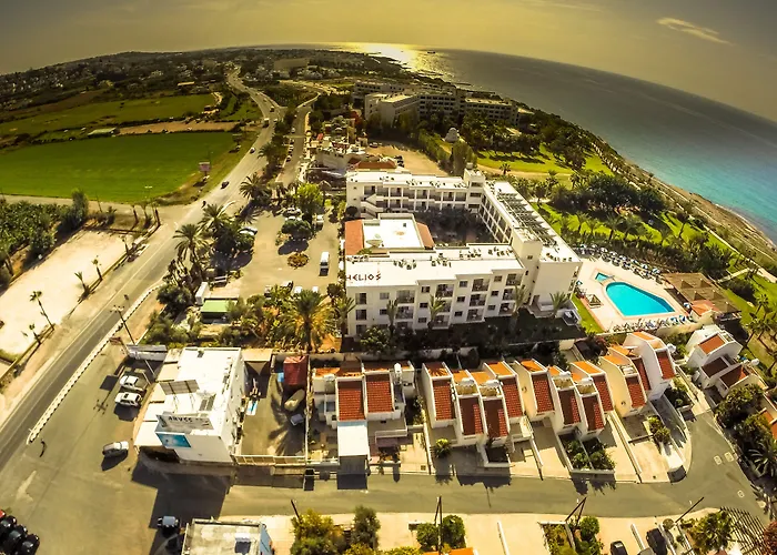 Helios Bay And Ξενοδοχείο 3*