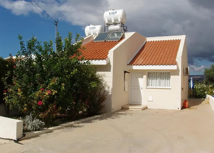 Helios Bay And Χλώρακα