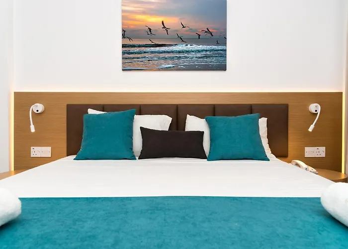 Helios Bay And Hotel Klorakas